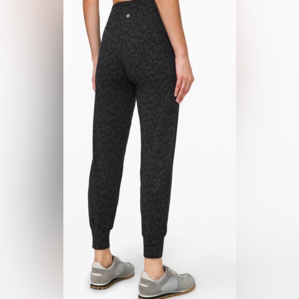 Lululemon Align Black Camo Joggers 28” Size 4 - Picture 2 of 5